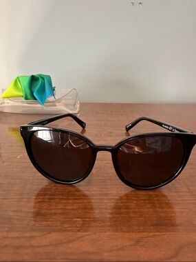 Le Specs Aramda Black Round Full-Frame Sunglasses